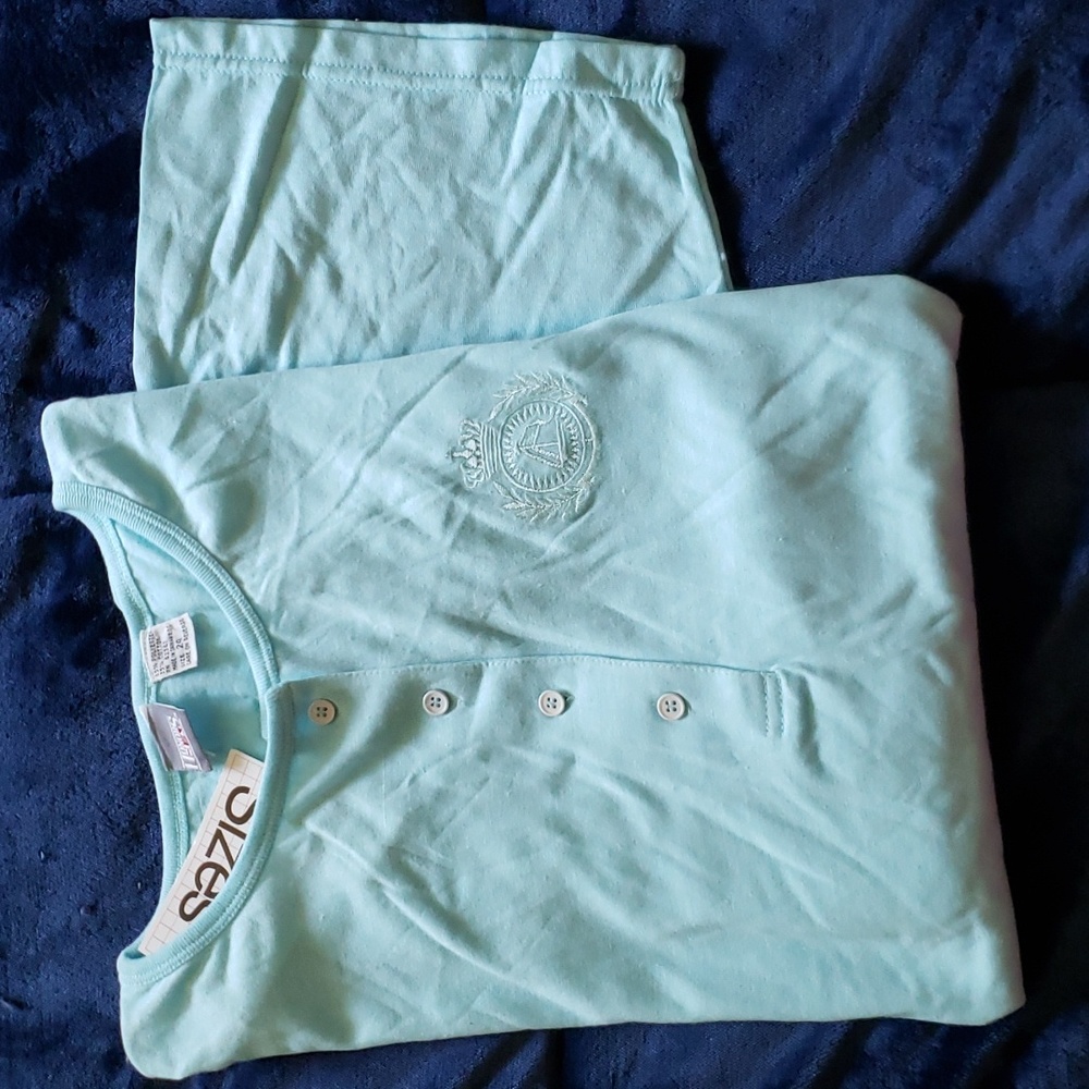 NWT light turquoise T-shirt size 24 New short sleeve Tee shirt button up vintage